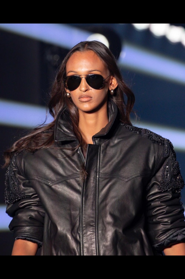 علامة 1886 تقدّم مجموعتها "Capital Affair" في أسبوع الأزياء في الرياض 2025: القوة في الأزياء من منظورٍ جيل المستقبل