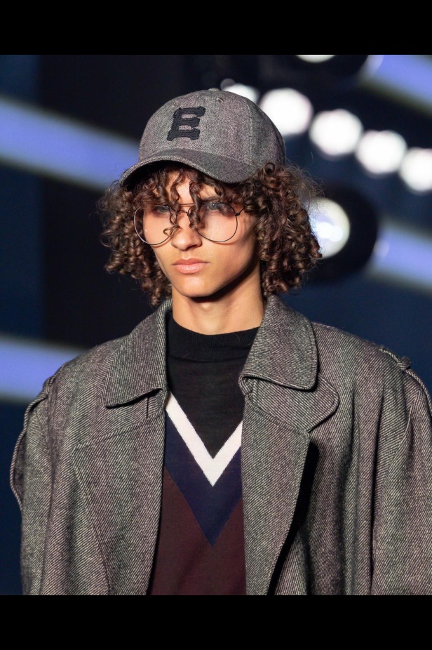 علامة 1886 تقدّم مجموعتها "Capital Affair" في أسبوع الأزياء في الرياض 2025: القوة في الأزياء من منظورٍ جيل المستقبل