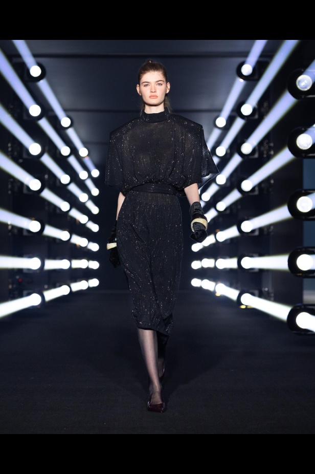 علامة 1886 تقدّم مجموعتها "Capital Affair" في أسبوع الأزياء في الرياض 2025: القوة في الأزياء من منظورٍ جيل المستقبل