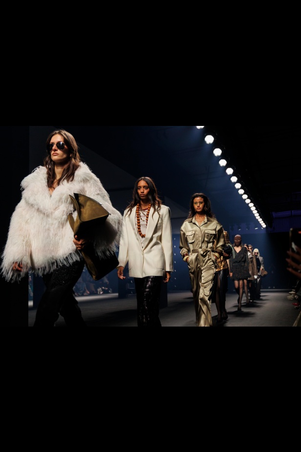 علامة 1886 تقدّم مجموعتها "Capital Affair" في أسبوع الأزياء في الرياض 2025: القوة في الأزياء من منظورٍ جيل المستقبل