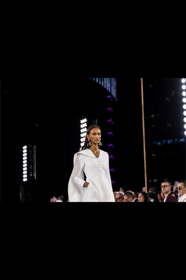 رحلة التحوّل: منى الشبل بين الدقّة والعاطفة في ربيع وصيف 2026