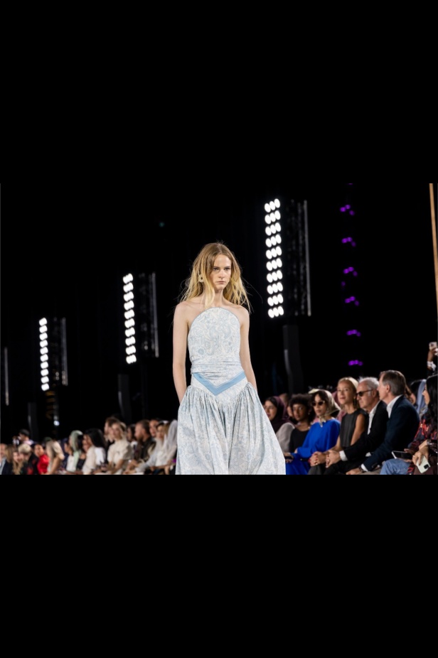 رحلة التحوّل: منى الشبل بين الدقّة والعاطفة في ربيع وصيف 2026