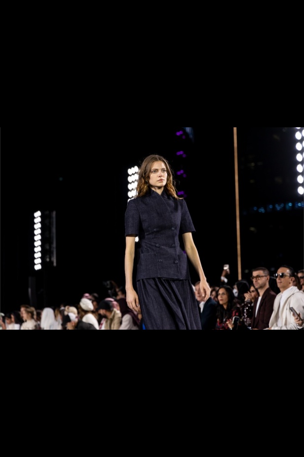 رحلة التحوّل: منى الشبل بين الدقّة والعاطفة في ربيع وصيف 2026