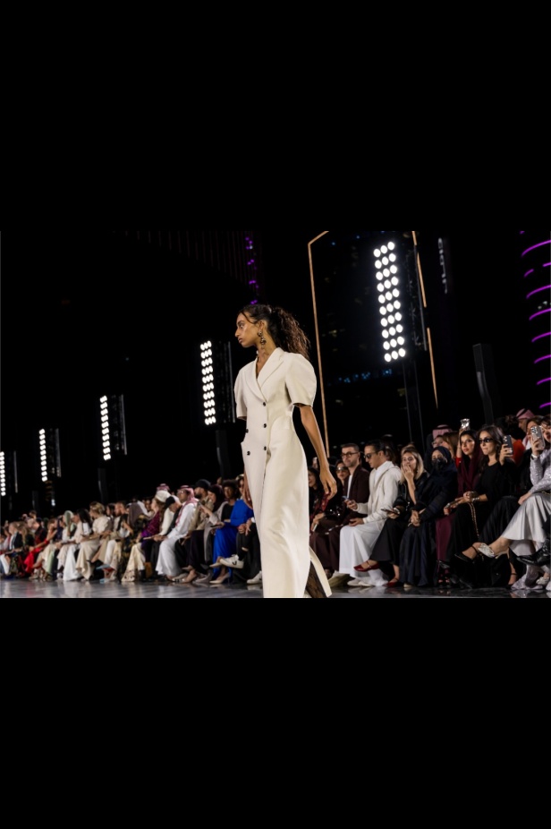 رحلة التحوّل: منى الشبل بين الدقّة والعاطفة في ربيع وصيف 2026