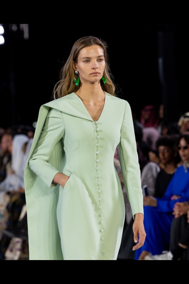 رحلة التحوّل: منى الشبل بين الدقّة والعاطفة في ربيع وصيف 2026