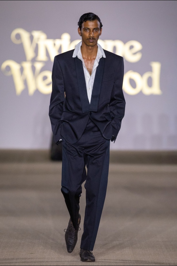 حين تلتقي الحِرفة البريطانية بالذاكرة السعودية... عرض Vivienne Westwood في أول مشاركة للدار في أسبوع الأزياء في الرياض