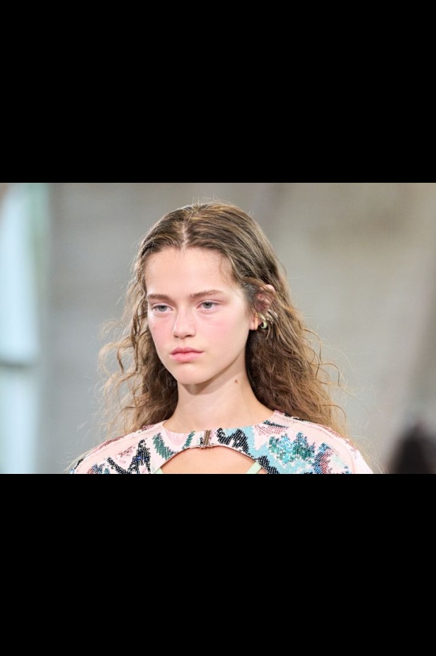  مجموعة Rabanne لربيع وصيف 2026 في باريس