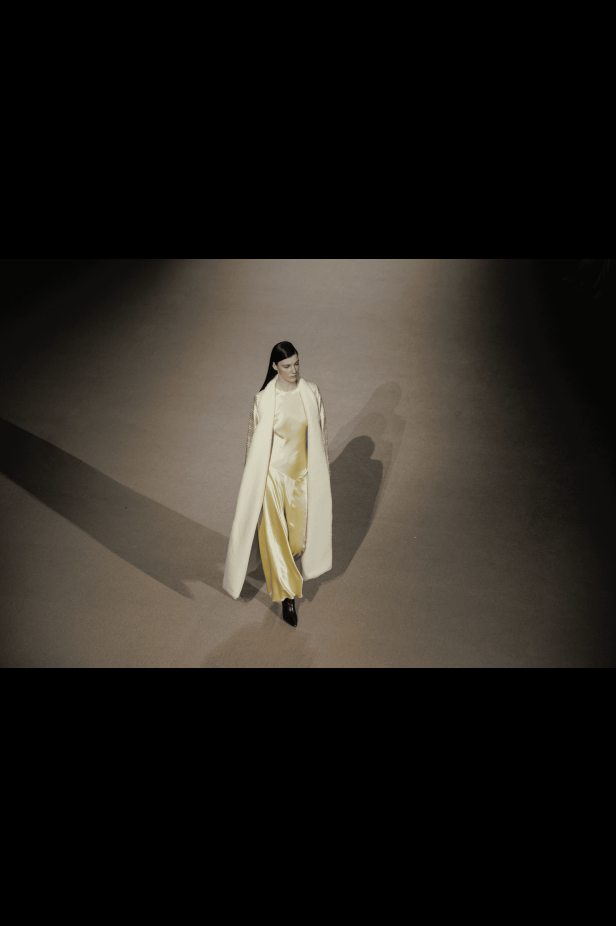 العلامة السعودية Abadia تكتب قصيدة البحر في مجموعة خريف وشتاء 2025 من أسبوع الأزياء في الرياض (فيديو)