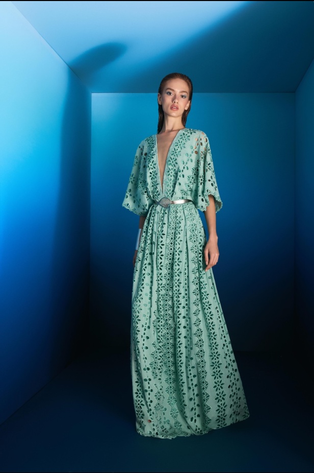 مجموعة طوني ورد لربيع وصيف 2026... تصاميم خالدة تُعيد إحياء أسطورة