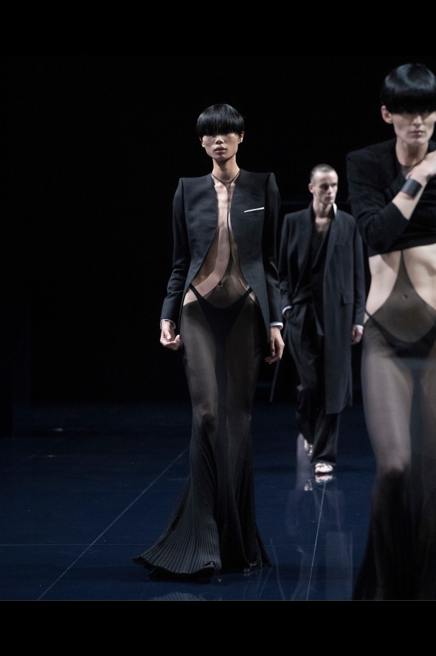 مجموعة توم فورد لربيع 2026 بين الجرأة والشاعرية