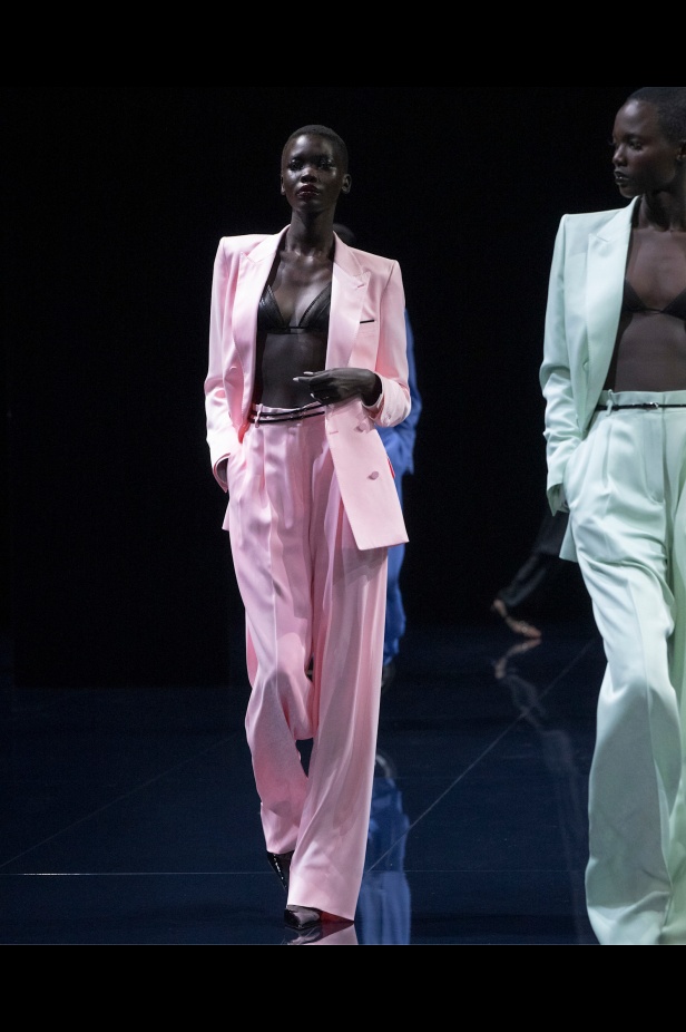 مجموعة توم فورد لربيع 2026 بين الجرأة والشاعرية