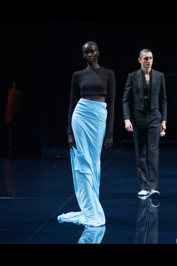 مجموعة توم فورد لربيع 2026 بين الجرأة والشاعرية