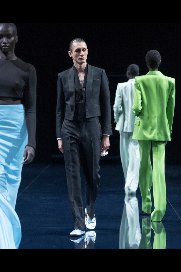 مجموعة توم فورد لربيع 2026 بين الجرأة والشاعرية