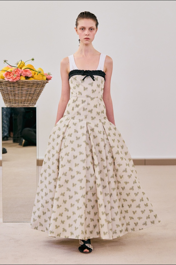 مجموعة "جيامباتيستا فالي" لربيع وصيف 2026... لقاء المينيمالية بالماكسيمالية في حوار آسر