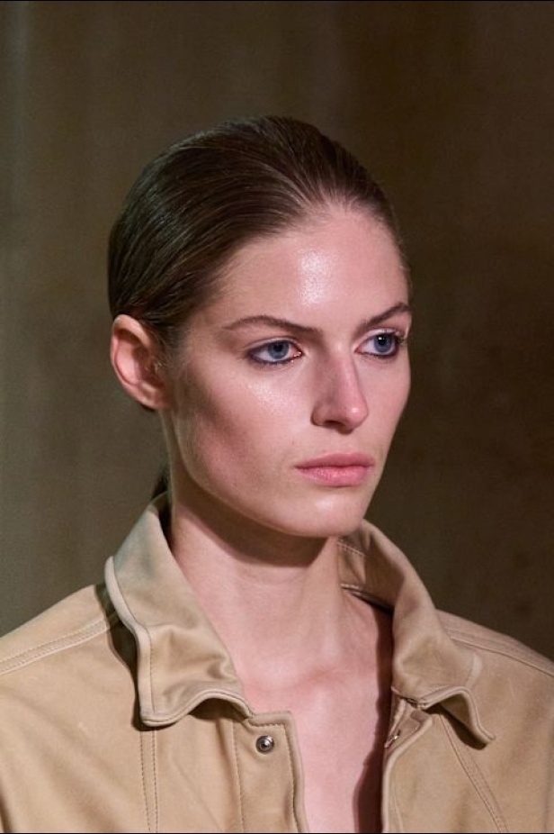 مجموعة فيكتوريا بيكهام لموسم ربيع وصيف 2026