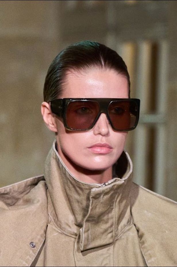 مجموعة فيكتوريا بيكهام لموسم ربيع وصيف 2026