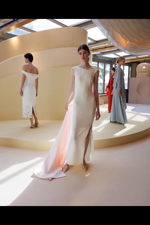 "البساطة العصرية" عنوان القصة التي روتها مجموعة فاطمة العبدالقادر في عرضها ضمن أسبوع الأزياء في الرياض ٢٠٢٥