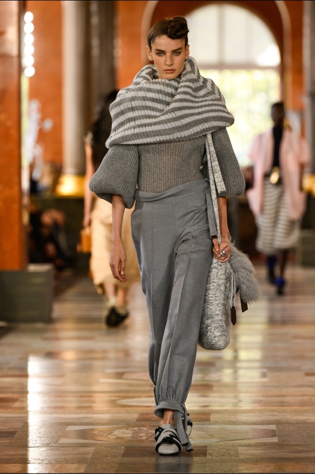 دار لويس فويتون تعيد تعريف الفخامة في مجموعة ربيع 2026