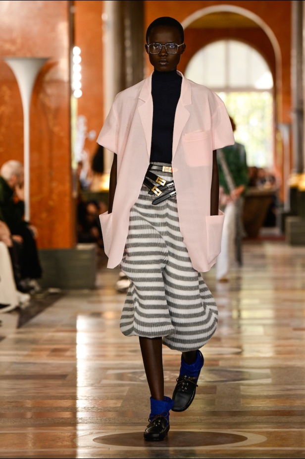 دار لويس فويتون تعيد تعريف الفخامة في مجموعة ربيع 2026