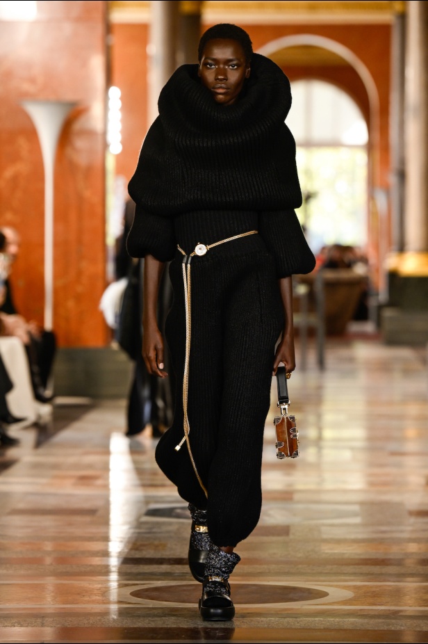 دار لويس فويتون تعيد تعريف الفخامة في مجموعة ربيع 2026