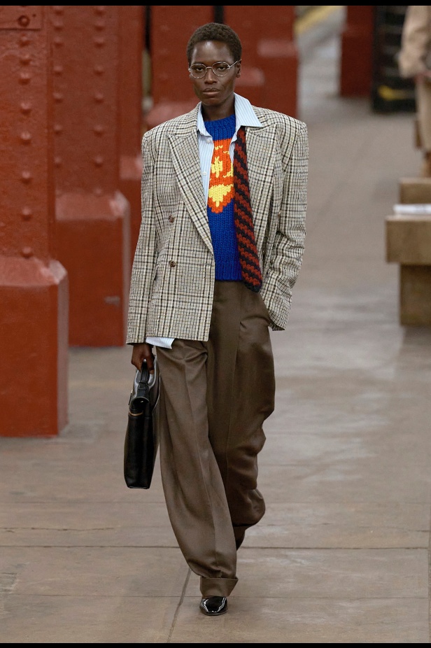 شانيل تكشف عن مجموعة Métiers d'art لعام 2026... الأناقة تلتقي بالصخب في مترو نيويورك 