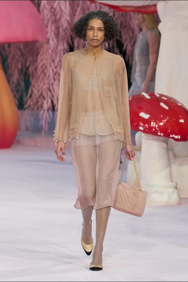 مجموعة "ماثيو بلازي" الأولى للكوتور مع شانيل.. حكاية خيالية ساحرة في عالم الموضة