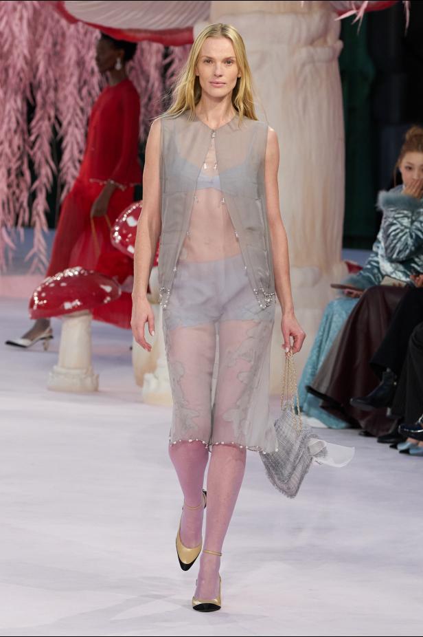 مجموعة "ماثيو بلازي" الأولى للكوتور مع شانيل.. حكاية خيالية ساحرة في عالم الموضة