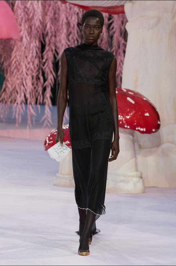 مجموعة "ماثيو بلازي" الأولى للكوتور مع شانيل.. حكاية خيالية ساحرة في عالم الموضة