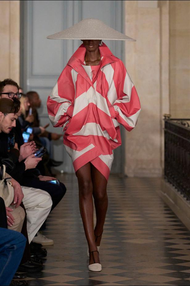 مجموعة Jacquemus لخريف وشتاء 2026 تعيد صياغة مرح الثمانينيات بأسلوب مميّز