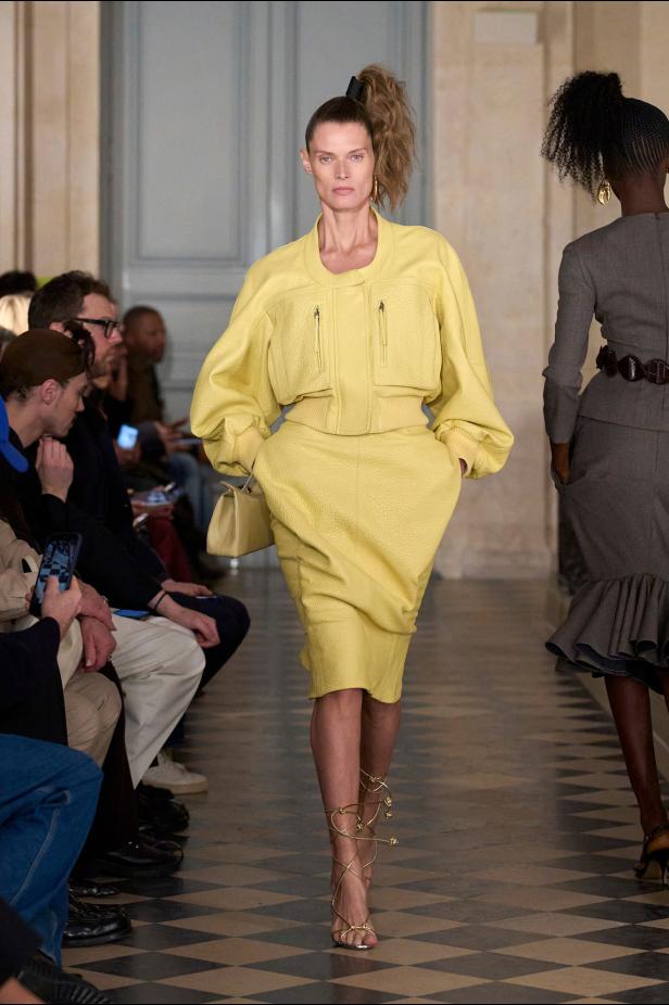 مجموعة Jacquemus لخريف وشتاء 2026 تعيد صياغة مرح الثمانينيات بأسلوب مميّز