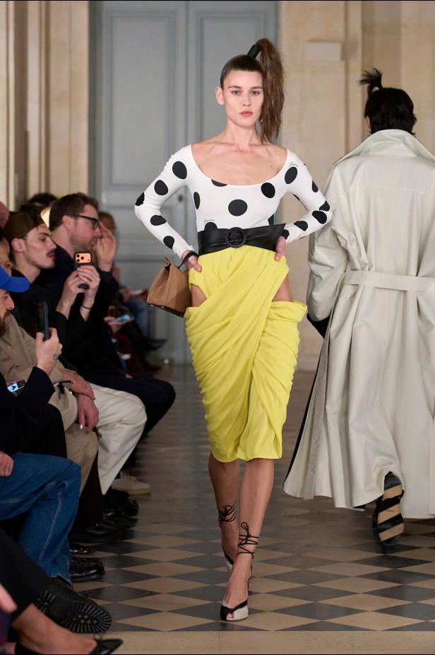 مجموعة Jacquemus لخريف وشتاء 2026 تعيد صياغة مرح الثمانينيات بأسلوب مميّز