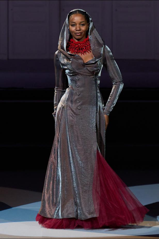 عرض أزياء مجموعة Julien Fournie لربيع وصيف 2026