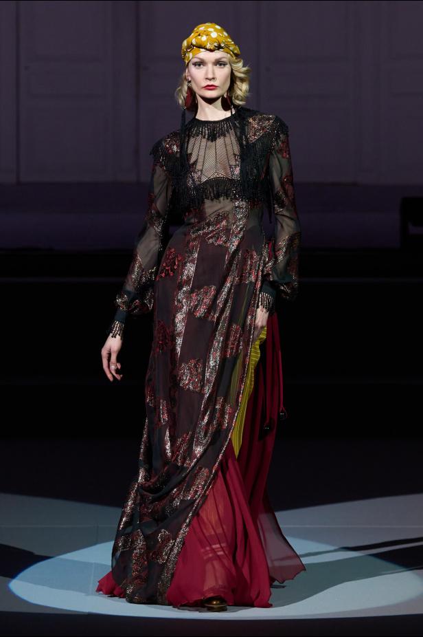 عرض أزياء مجموعة Julien Fournie لربيع وصيف 2026