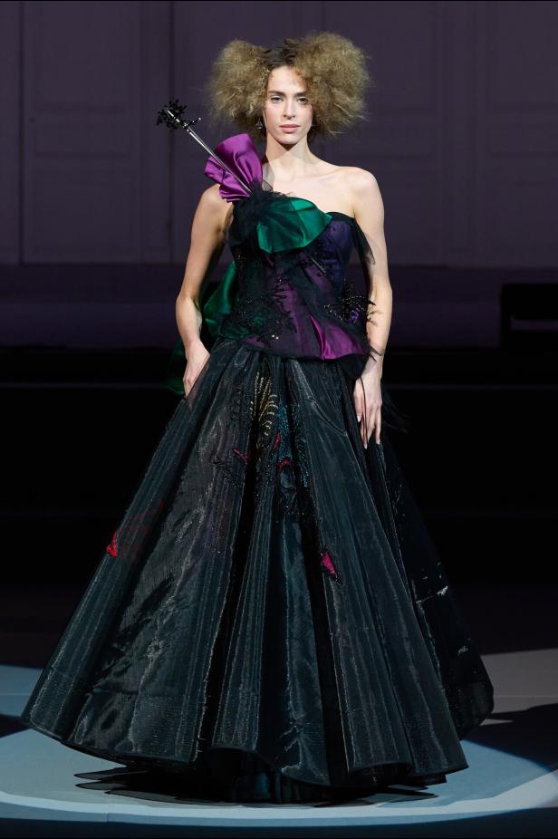 عرض أزياء مجموعة Julien Fournie لربيع وصيف 2026