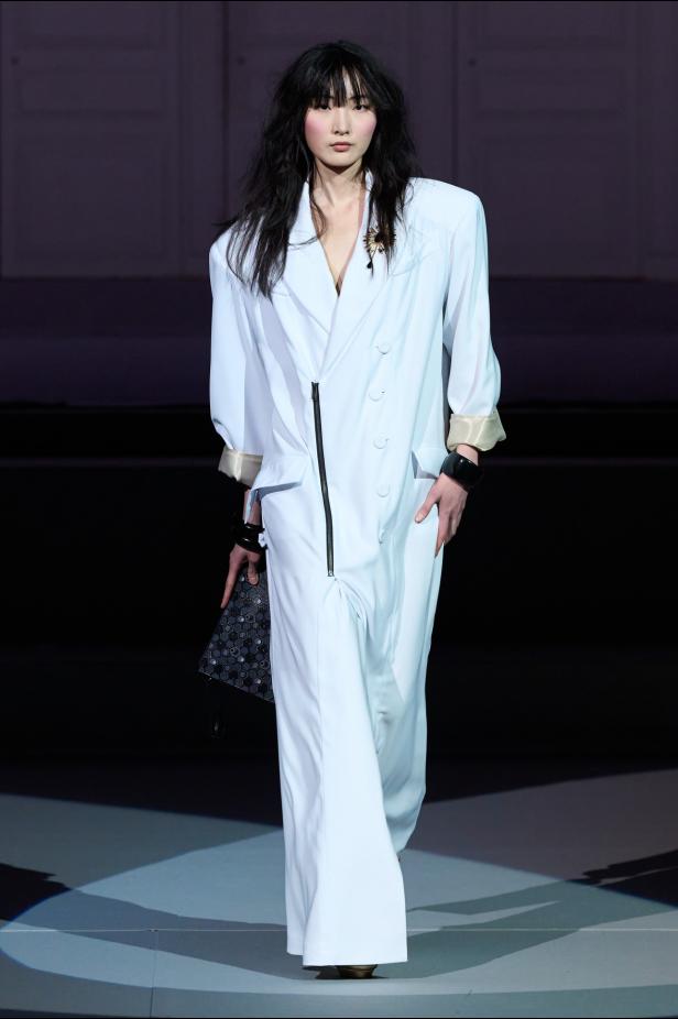 عرض أزياء مجموعة Julien Fournie لربيع وصيف 2026