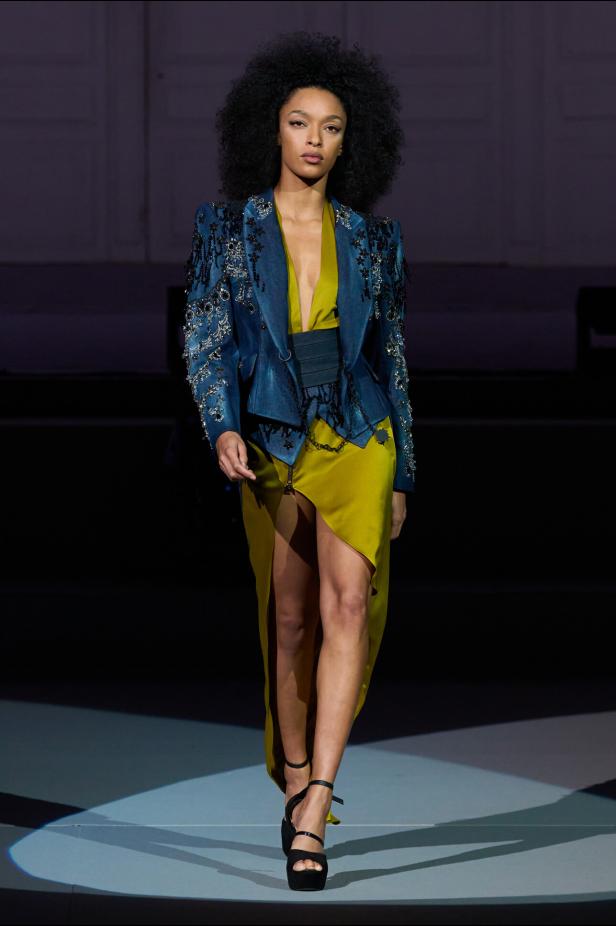 عرض أزياء مجموعة Julien Fournie لربيع وصيف 2026