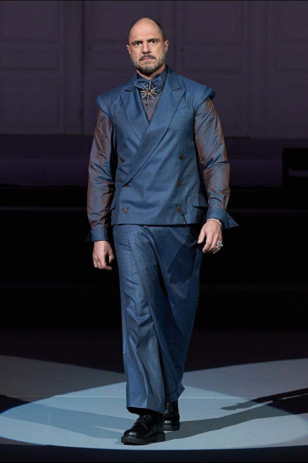 عرض أزياء مجموعة Julien Fournie لربيع وصيف 2026