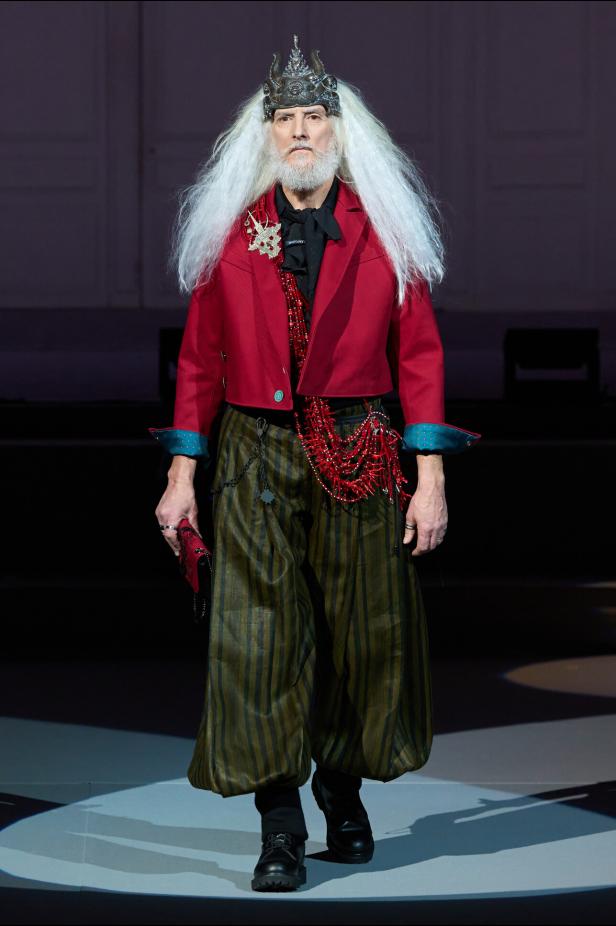 عرض أزياء مجموعة Julien Fournie لربيع وصيف 2026