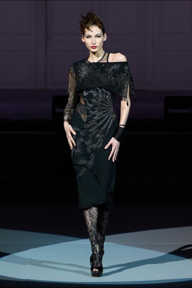 عرض أزياء مجموعة Julien Fournie لربيع وصيف 2026