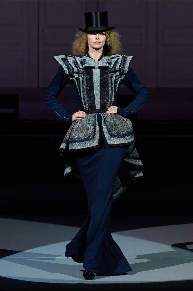 عرض أزياء مجموعة Julien Fournie لربيع وصيف 2026