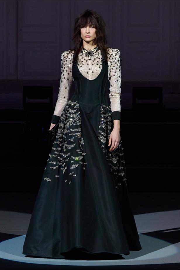 عرض أزياء مجموعة Julien Fournie لربيع وصيف 2026