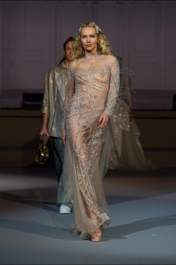 عرض أزياء مجموعة Julien Fournie لربيع وصيف 2026