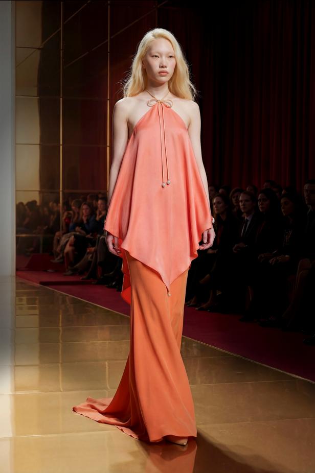 مجموعة Alexis Mabille للأزياء الراقية.. باقة من التصاميم الراقية بالألوان النابضة!