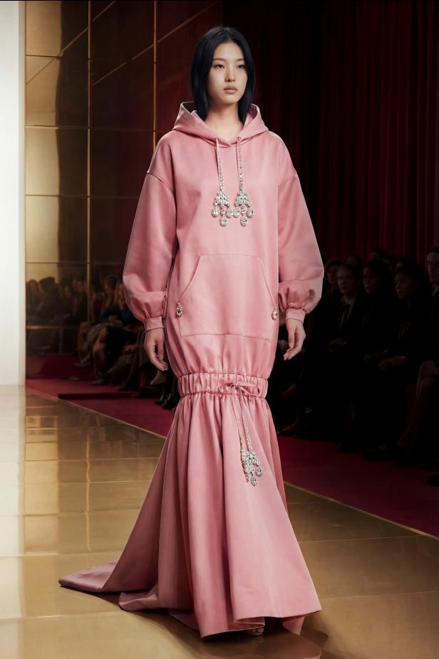 مجموعة Alexis Mabille للأزياء الراقية.. باقة من التصاميم الراقية بالألوان النابضة!