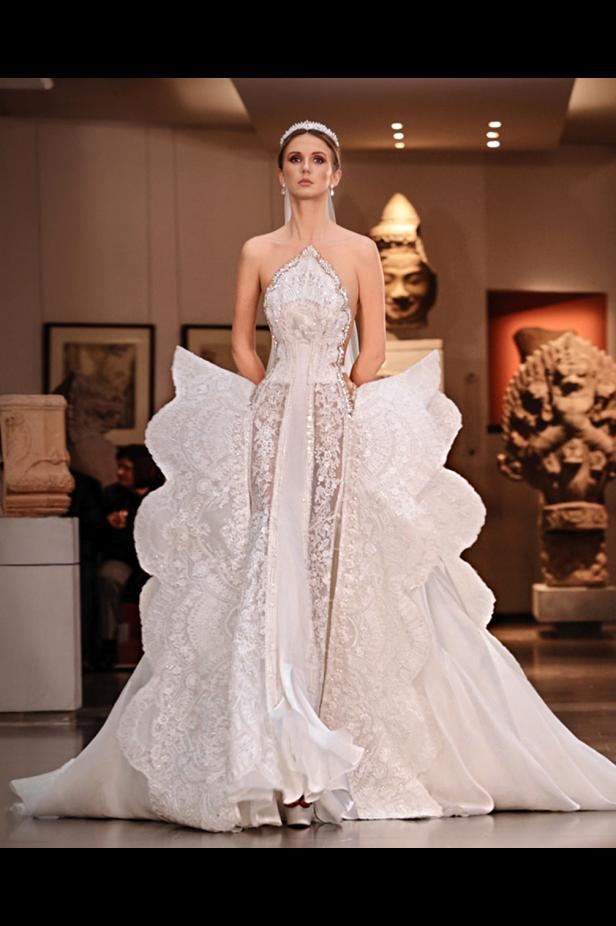 مجموعة المصممة منال عجّاج للأزياء الراقية لربيع وصيف 2026.. أنوثة المشرق وسحر الضوء 