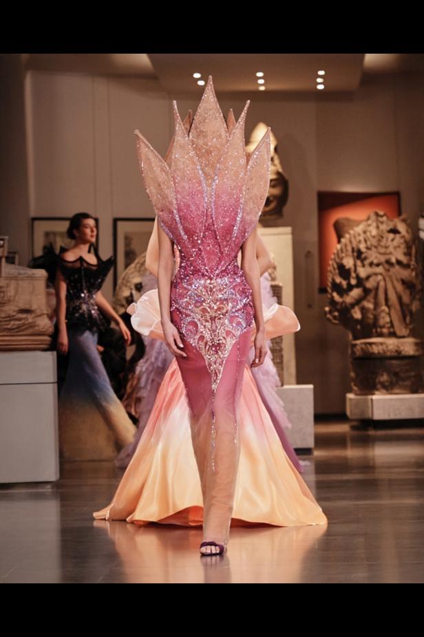 مجموعة المصممة منال عجّاج للأزياء الراقية لربيع وصيف 2026.. أنوثة المشرق وسحر الضوء 