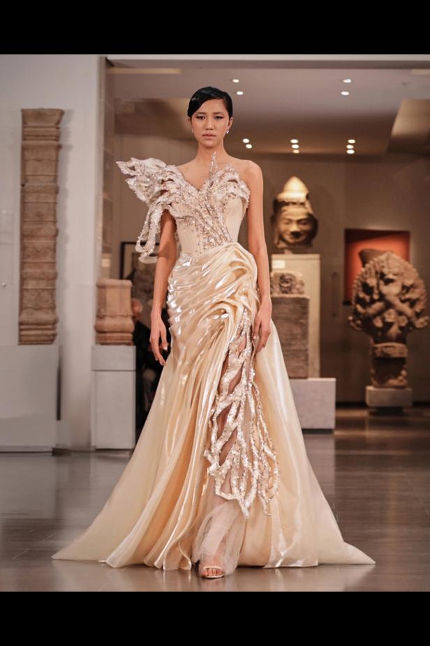مجموعة المصممة منال عجّاج للأزياء الراقية لربيع وصيف 2026.. أنوثة المشرق وسحر الضوء 