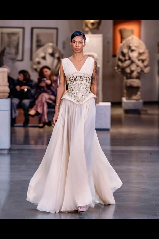 مجموعة المصممة منال عجّاج للأزياء الراقية لربيع وصيف 2026.. أنوثة المشرق وسحر الضوء 