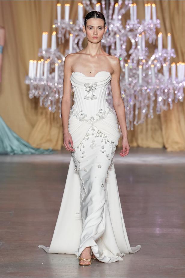 مجموعة زهير مراد تحاكي رقي المرأة في باريس