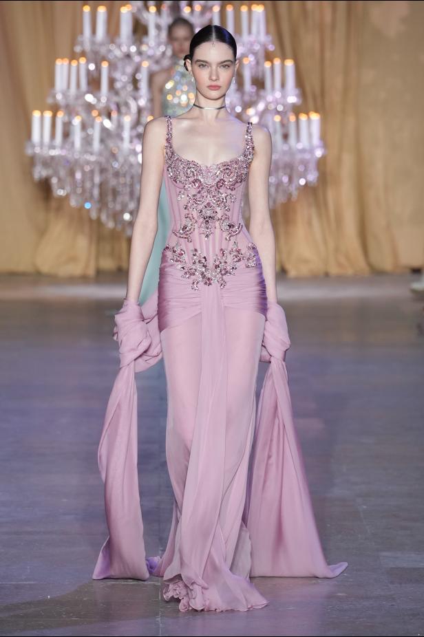 مجموعة زهير مراد تحاكي رقي المرأة في باريس